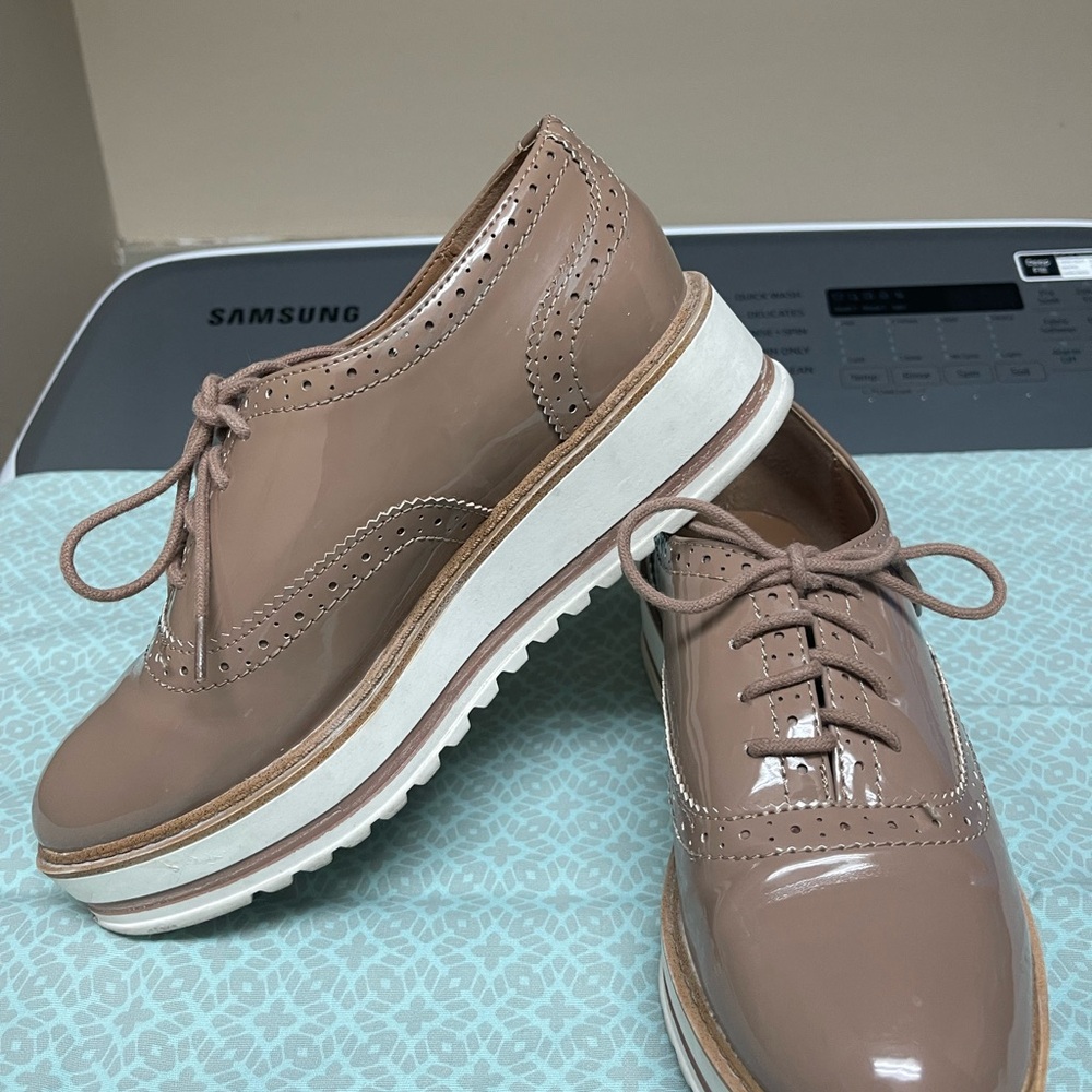 Soda Taupe Patent Lace-Up Platform Oxfords